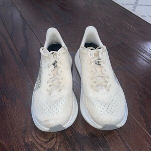 Hoka Women’s Size 7.5B Mach6 EGNG/VNLA Sneakers